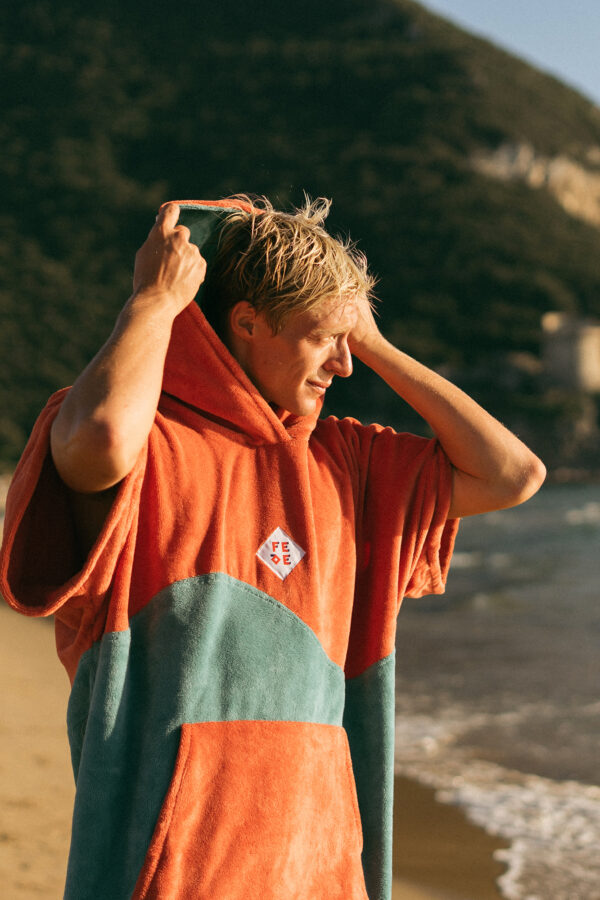 Bamboo Surf Poncho - sustainable and one of a kind changing robe for surfers by Fede Surfbags