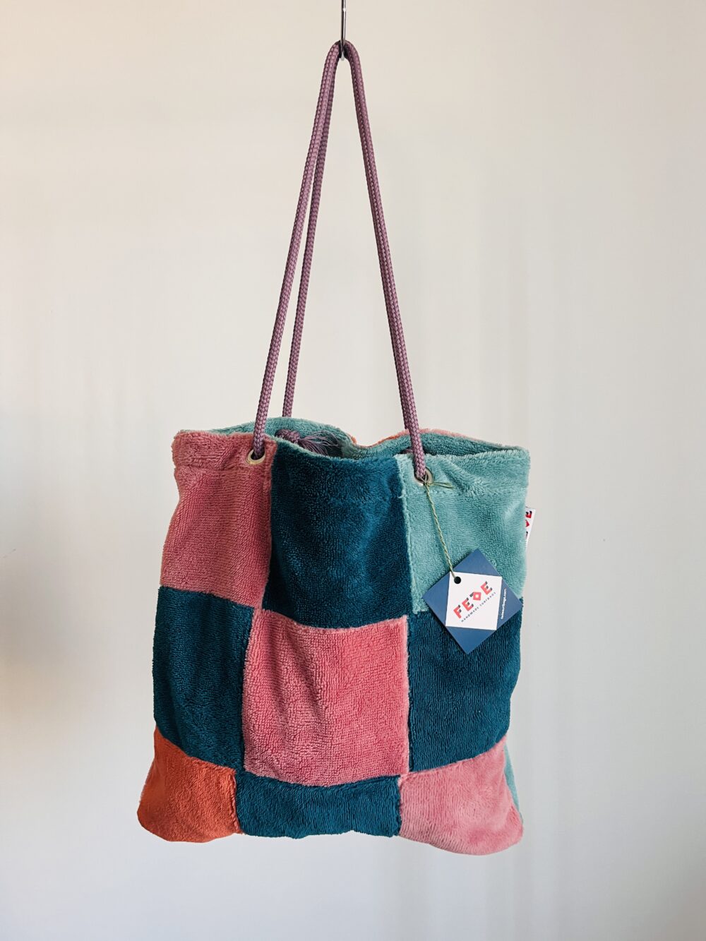 Shopper scacchi. Shopping bag in the softest terries with a colorful chess design